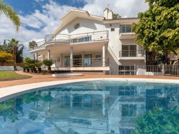 Single-family home in Urb. Los Almendros, Benahavís.
