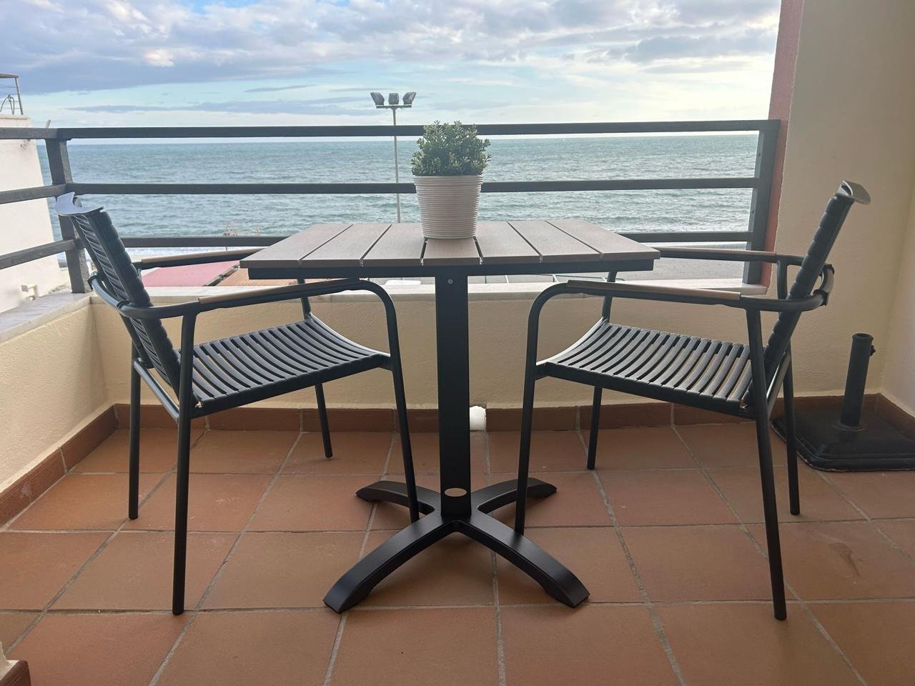 ALQUILER DE PISO EN CALETA DE VÉLEZ CON VISTAS AL MAR