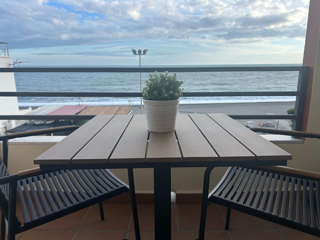 ALQUILER DE PISO EN CALETA DE VÉLEZ CON VISTAS AL MAR