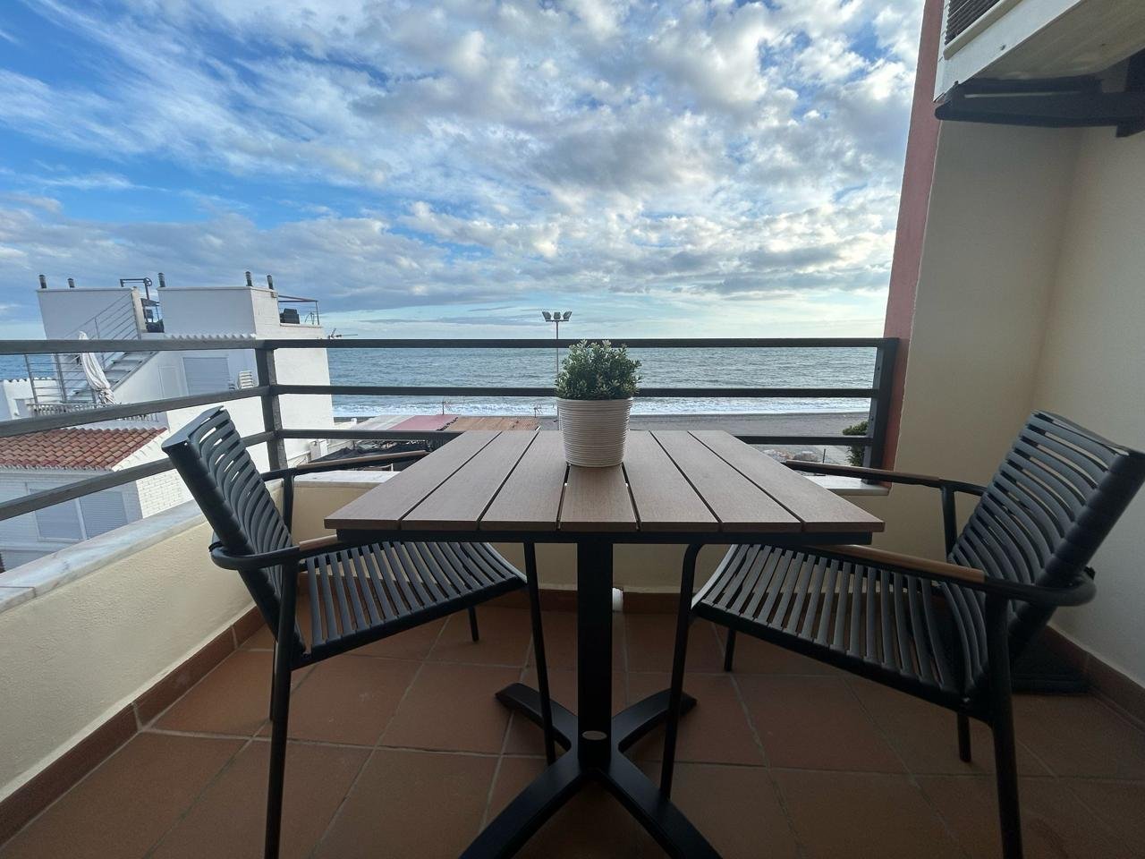 ALQUILER DE PISO EN CALETA DE VÉLEZ CON VISTAS AL MAR