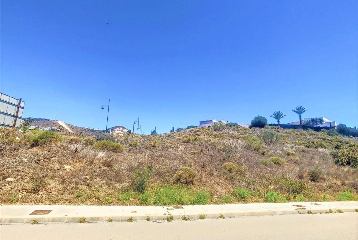 TERRENOS URBANOS EN TORROX COSTA, MÁLAGA.