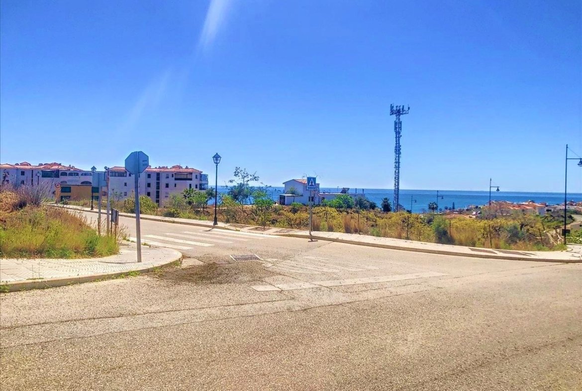 TERRENOS URBANOS EN TORROX COSTA, MÁLAGA.