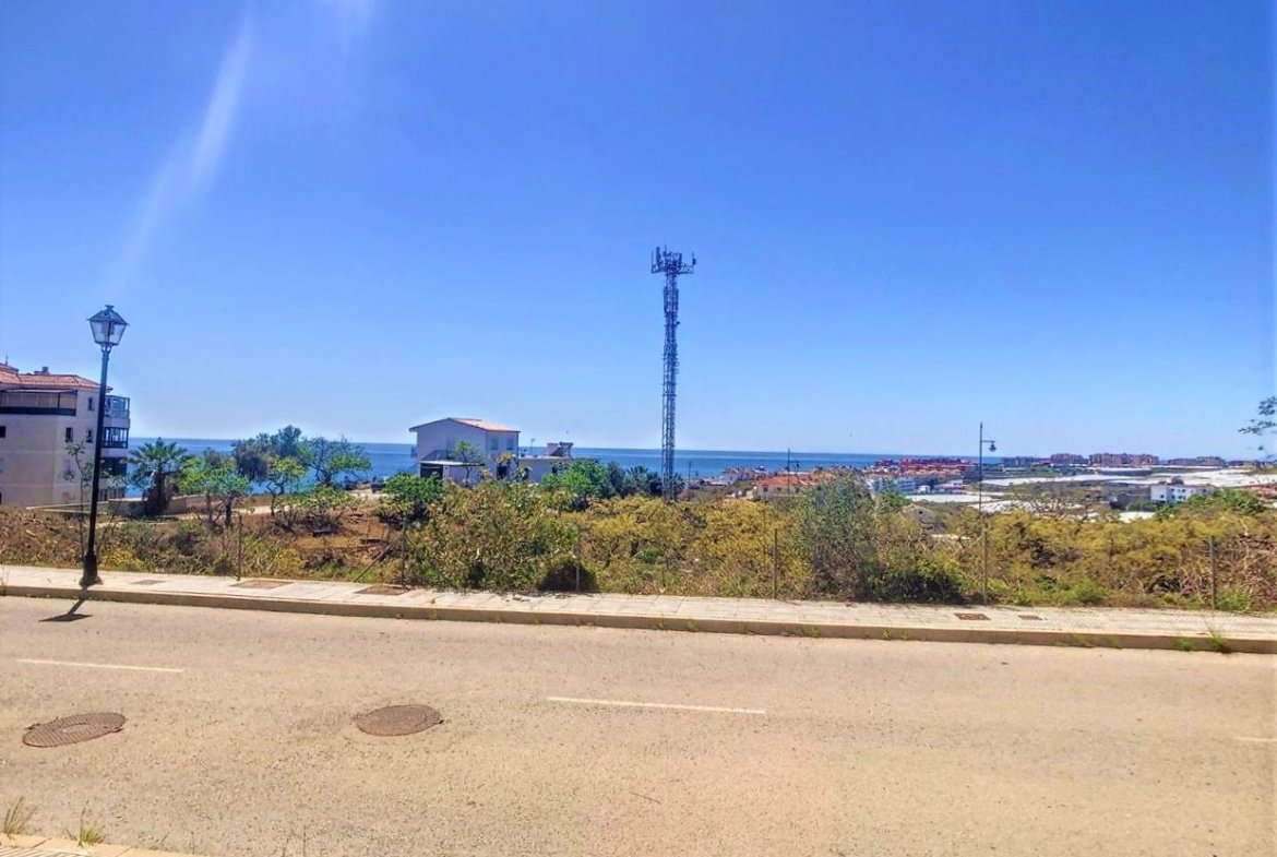 TERRENOS URBANOS EN TORROX COSTA, MÁLAGA.