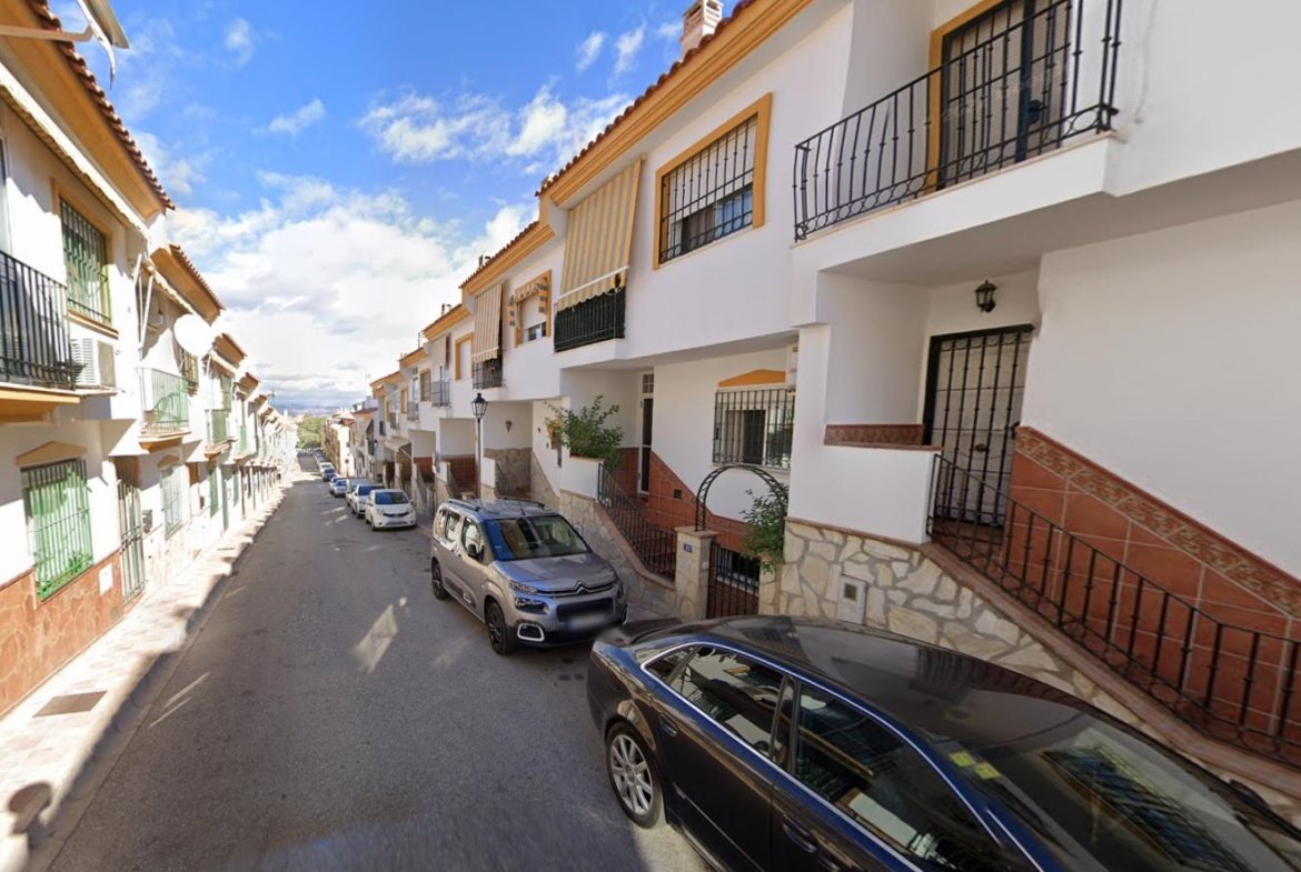 CHALET ADOSADO EN ALHAURÍN DE LA TORRE, MÁLAGA