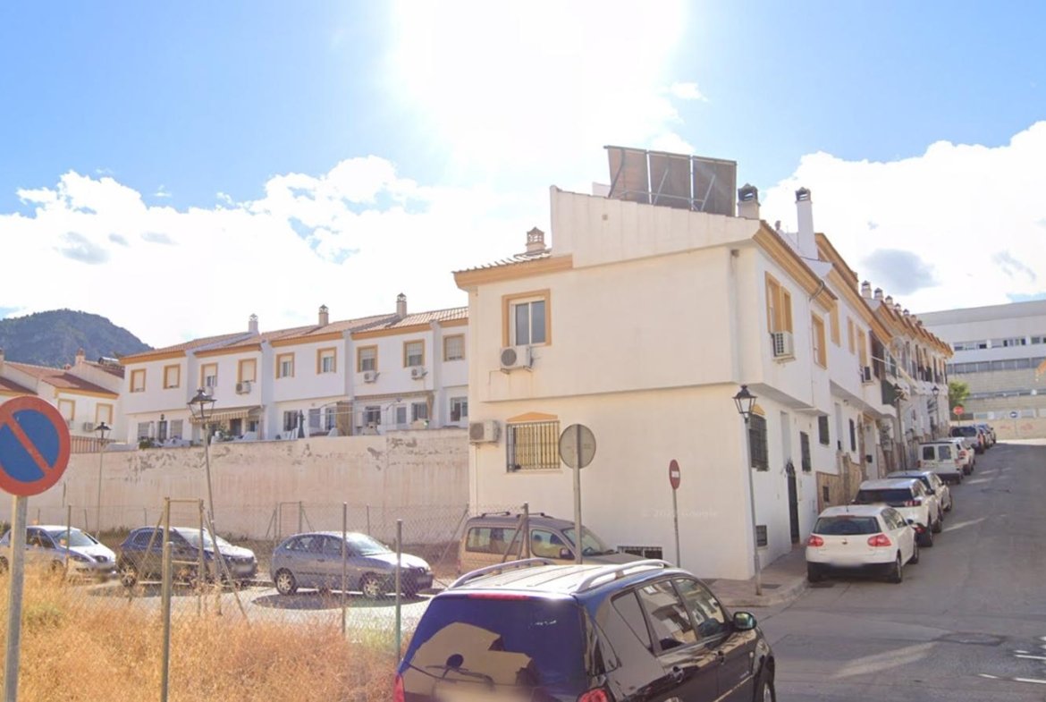 CHALET ADOSADO EN ALHAURÍN DE LA TORRE, MÁLAGA