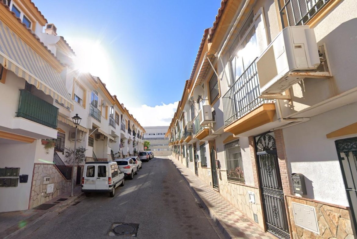 CHALET ADOSADO EN ALHAURÍN DE LA TORRE, MÁLAGA