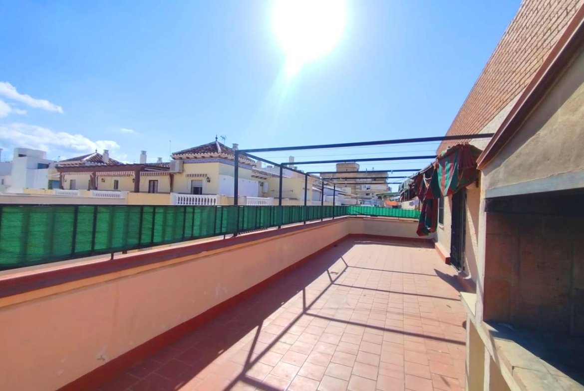 ÁTICO EN EL CENTRO DE TORRE DEL MAR.