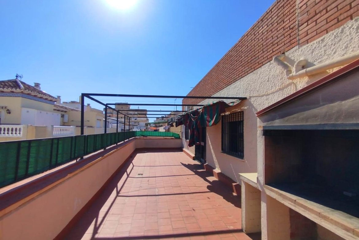 ÁTICO EN EL CENTRO DE TORRE DEL MAR.