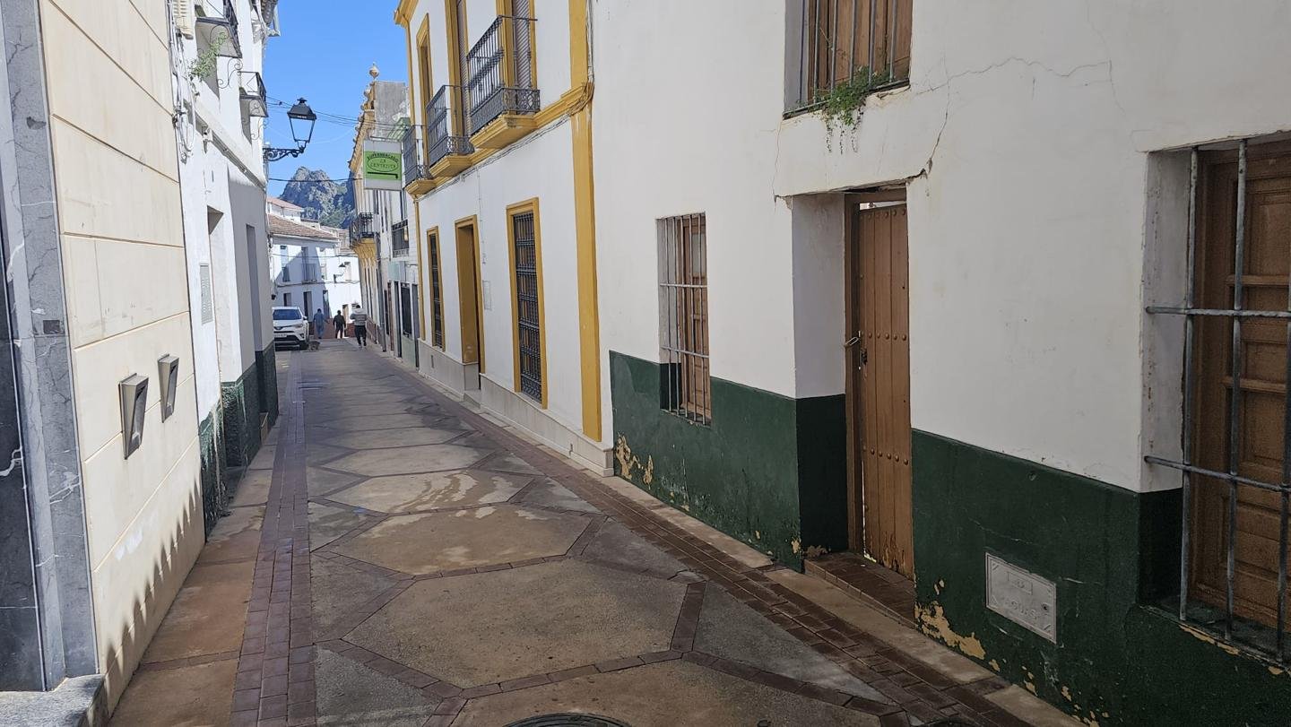 HOTEL EN BENAOJÁN, MÁLAGA.