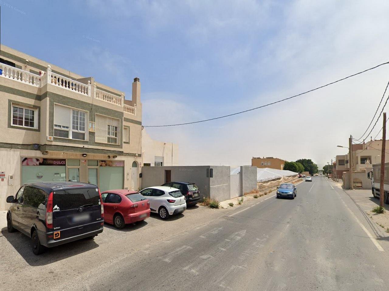 CASA ADOSADA EN ALMERÍA.