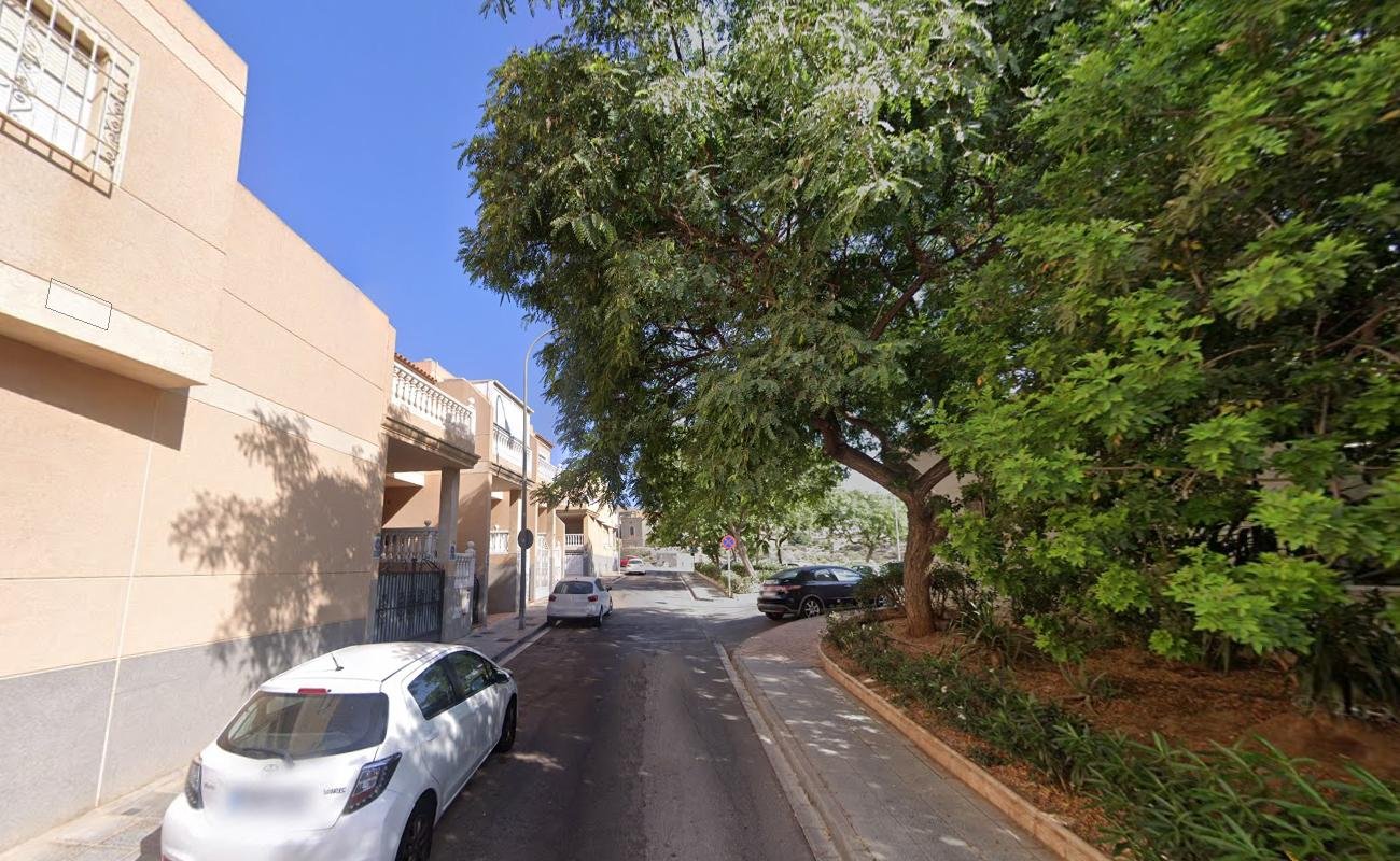 CHALET ADOSADO EN ALMERÍA