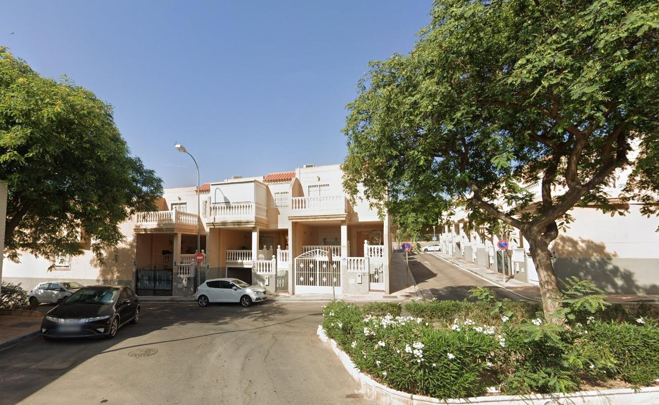 CHALET ADOSADO EN ALMERÍA