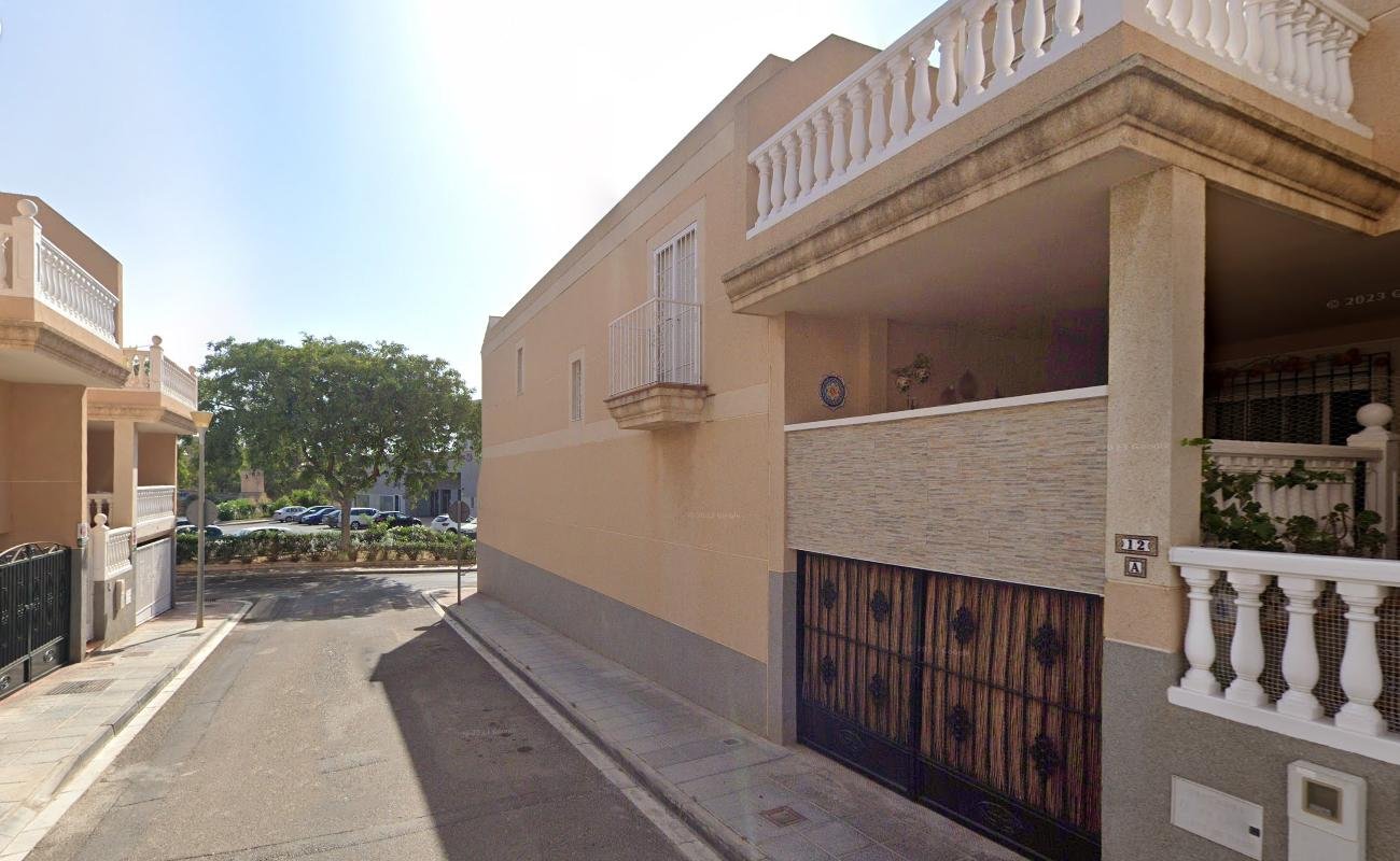 CHALET ADOSADO EN ALMERÍA