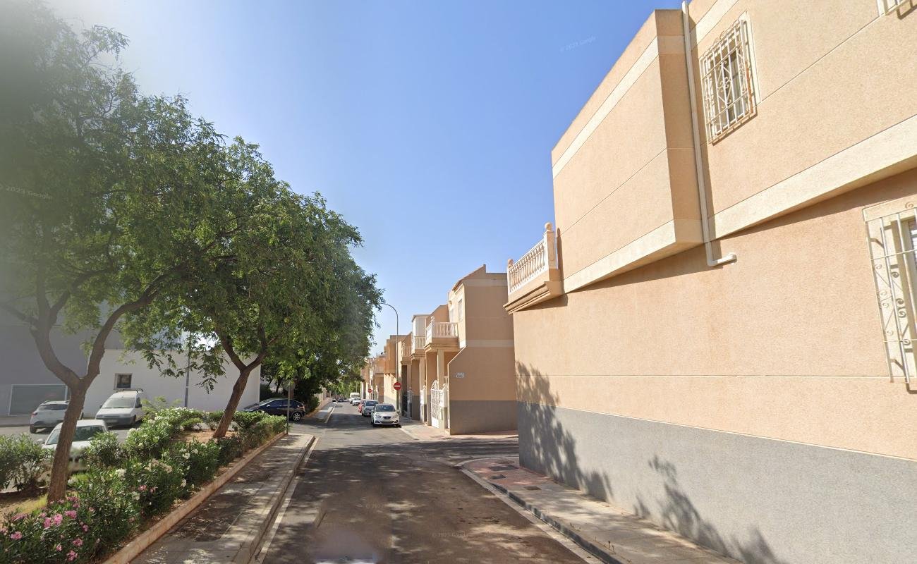 CHALET ADOSADO EN ALMERÍA