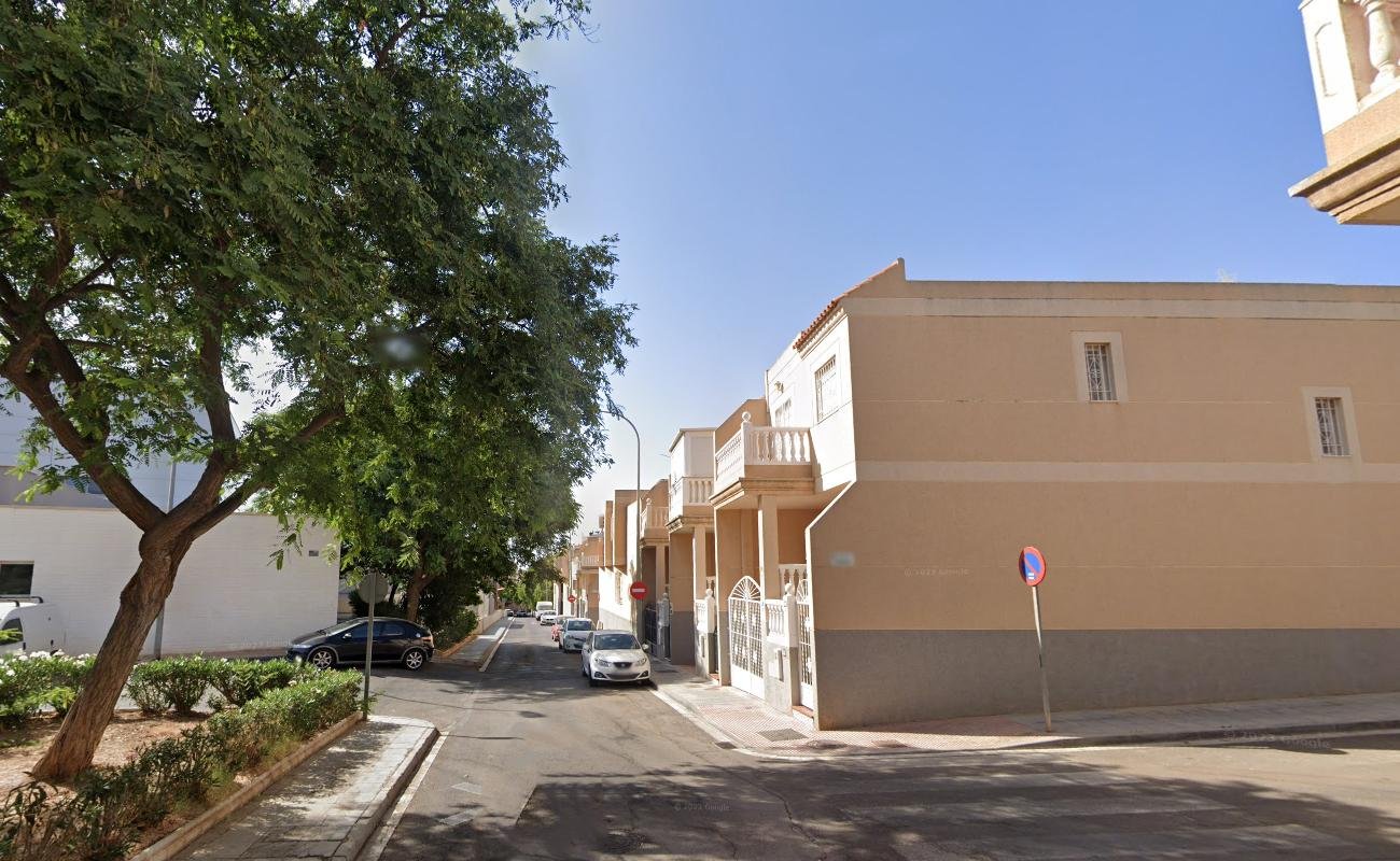 CHALET ADOSADO EN ALMERÍA