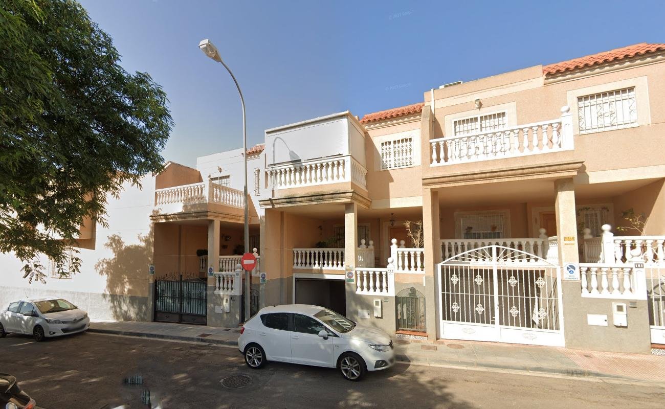 CHALET ADOSADO EN ALMERÍA