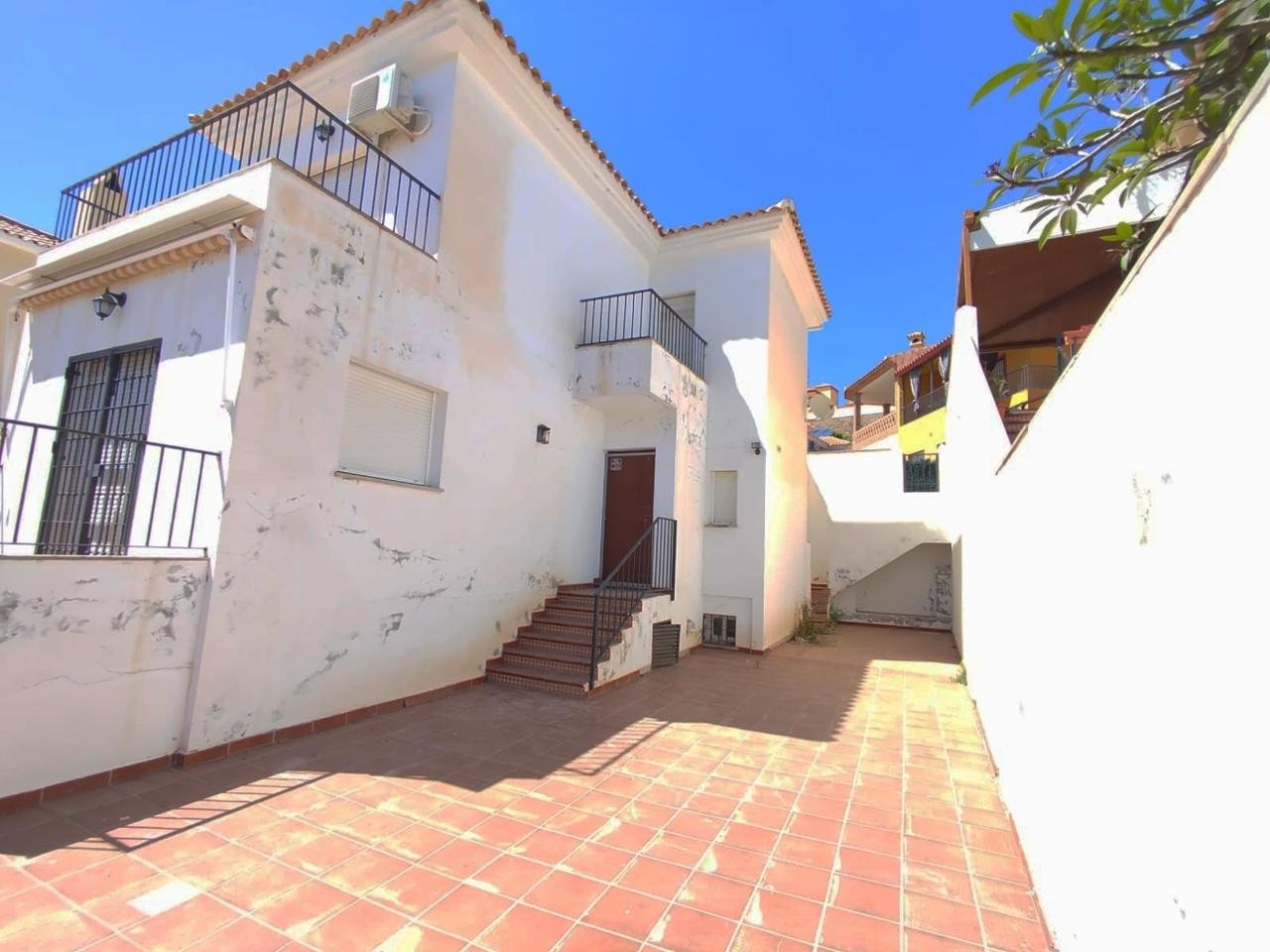 CHALET INDEPENDIENTE EN URB. SANTA ROSA, TORROX