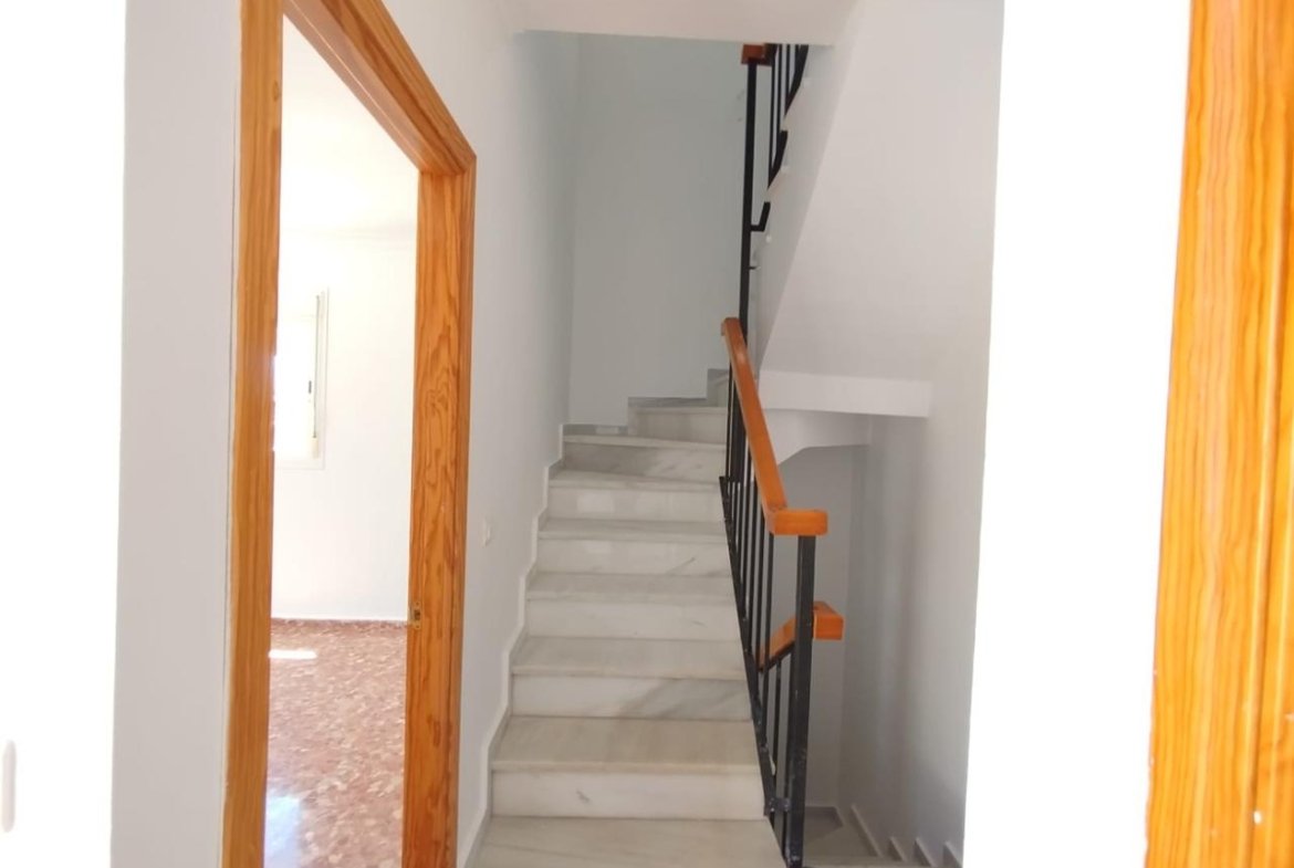 CHALET INDEPENDIENTE EN URB. SANTA ROSA, TORROX