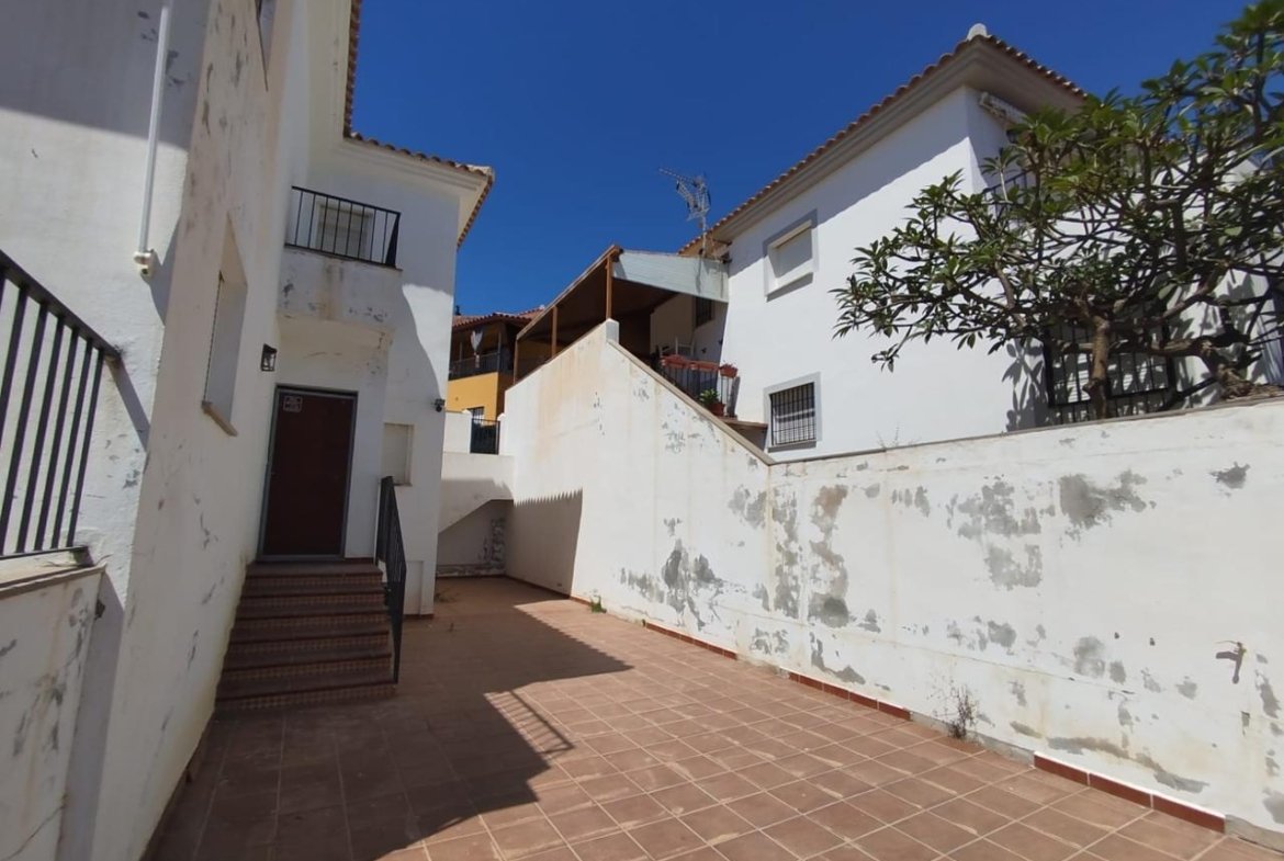 CHALET INDEPENDIENTE EN URB. SANTA ROSA, TORROX