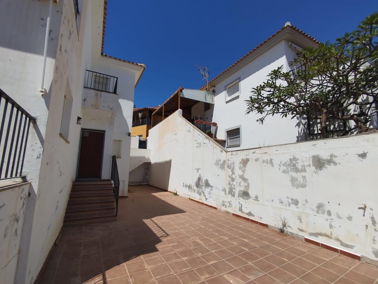 CHALET INDEPENDIENTE EN URB. SANTA ROSA, TORROX