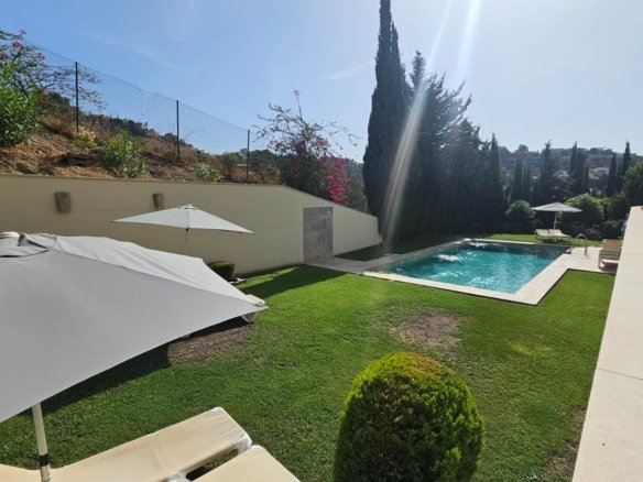 CHALET ADOSADO EN HACIENDA CLAVERO, MÁLAGA