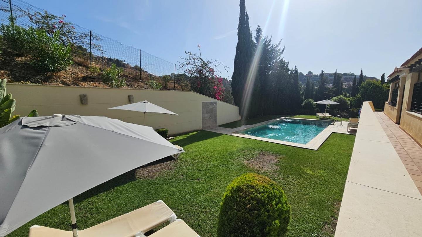 CHALET ADOSADO EN HACIENDA CLAVERO, MÁLAGA