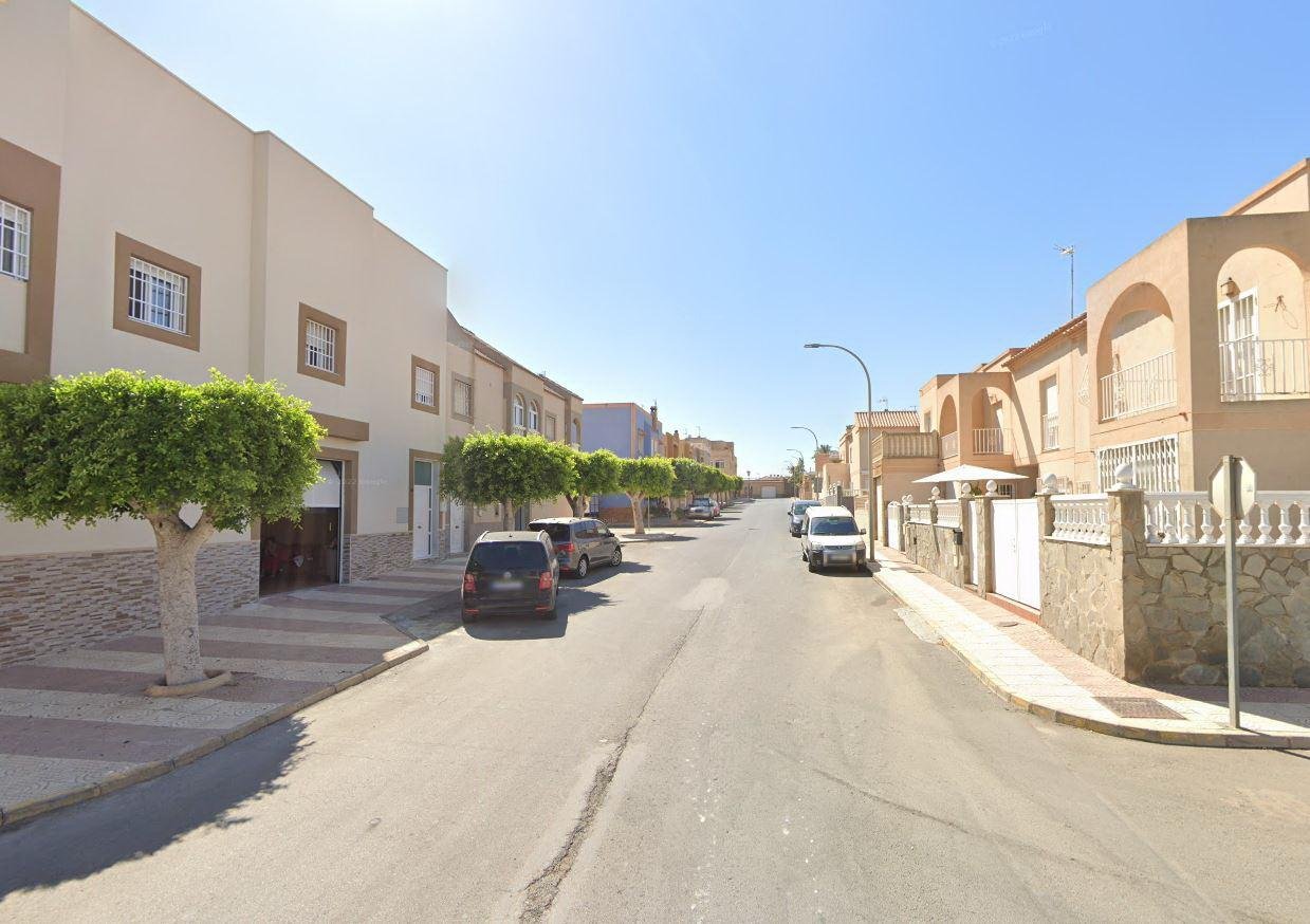 VIVIENDA UNIFAMILIAR EN ROQUETAS DE MAR, ALMERÍA
