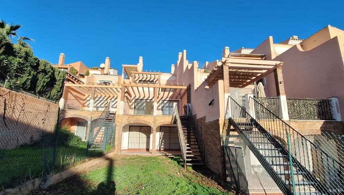 CHALET ADOSADO EN URB. RIVIERA DEL SOL, MIJAS