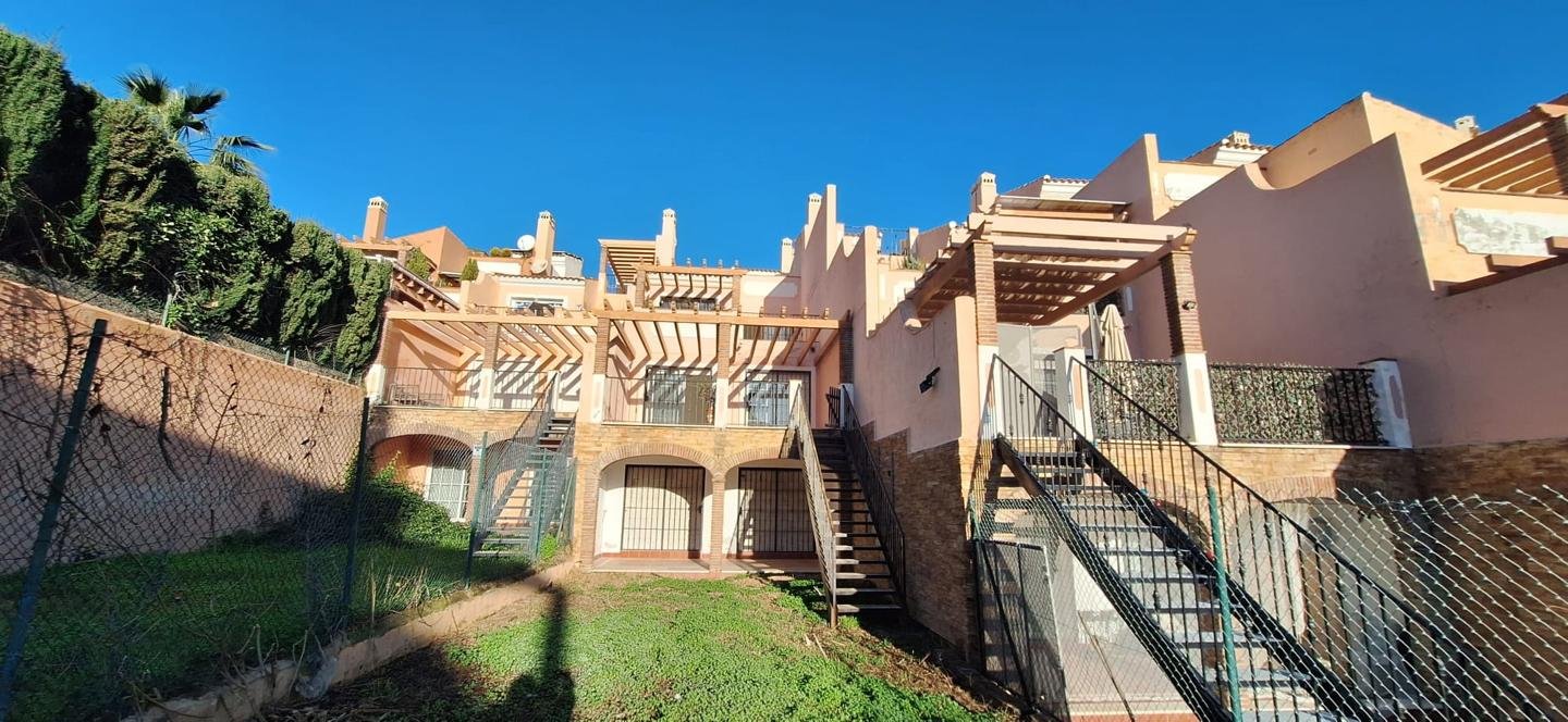 CHALET ADOSADO EN URB. RIVIERA DEL SOL, MIJAS