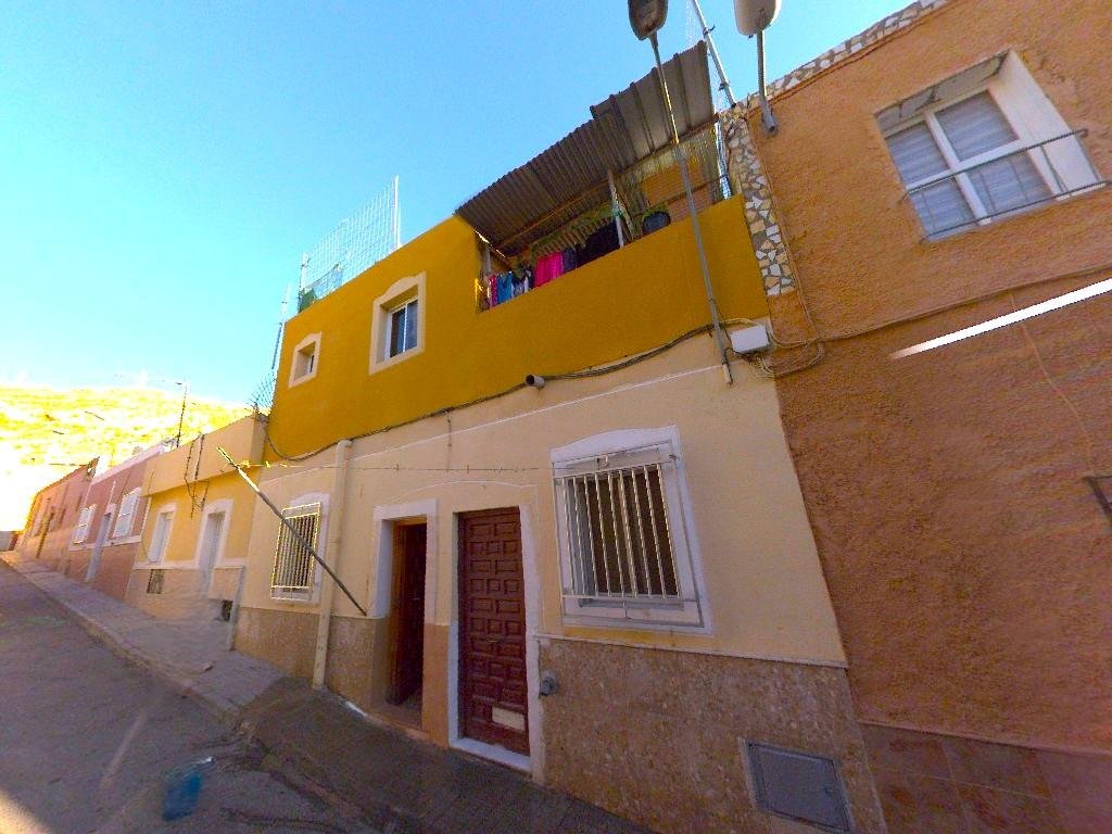 CASA ADOSADA EN ALMERIA