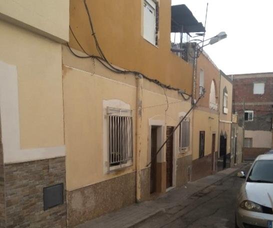 CASA ADOSADA EN ALMERIA