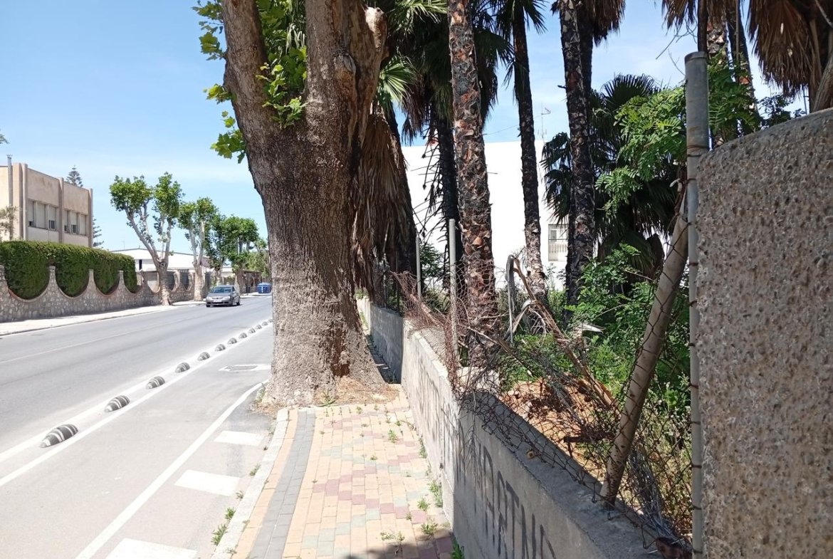TERRENO CON OBRA EN MOTRIL, GRANADA