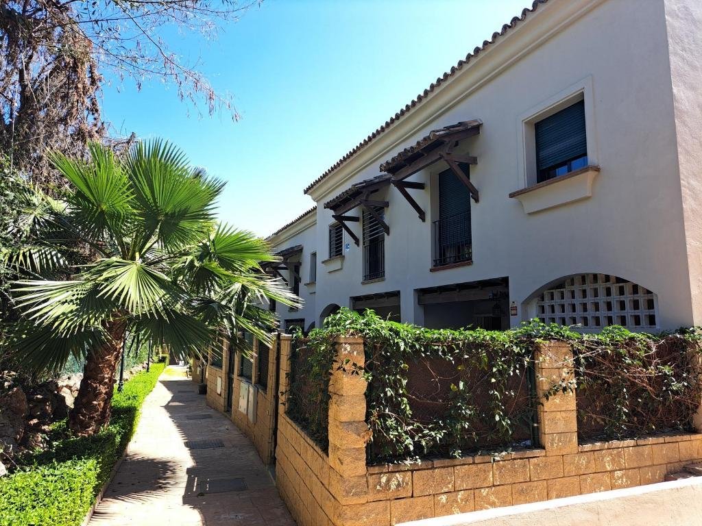 CHALET ADOSADO EN NAGÜELES, MARBELLA