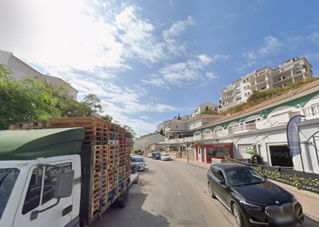 LOCAL COMERCIAL EN RIVIERA DEL SOL, LAS LAGUNAS DE MIJAS