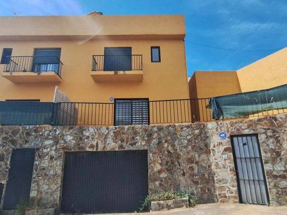 CHALET ADOSADO EN FUENGIROLA, MÁLAGA