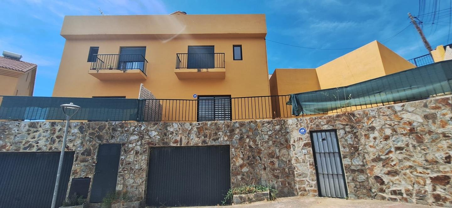 CHALET ADOSADO EN FUENGIROLA, MÁLAGA