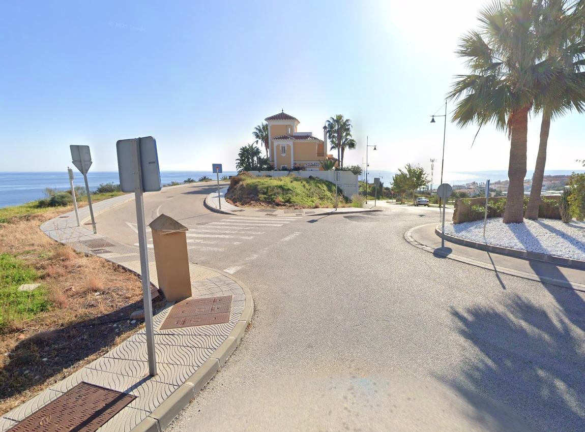 TERRENO URBANIZABLE EN EL PEÑONCILLO, TORROX COSTA, MÁLAGA