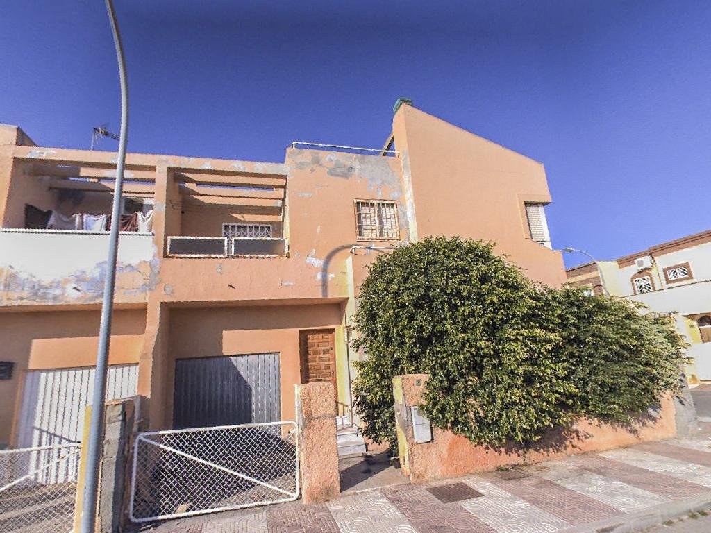 CASA ADOSADA EN CORTIJOS DE MARÍN, ROQUETAS DE MAR, ALMERÍA