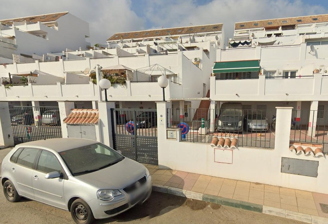 DÚPLEX EN URB. MONTESOL, ESTEPONA