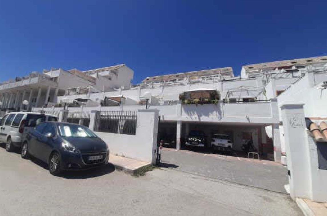 DÚPLEX EN URB. MONTESOL, ESTEPONA