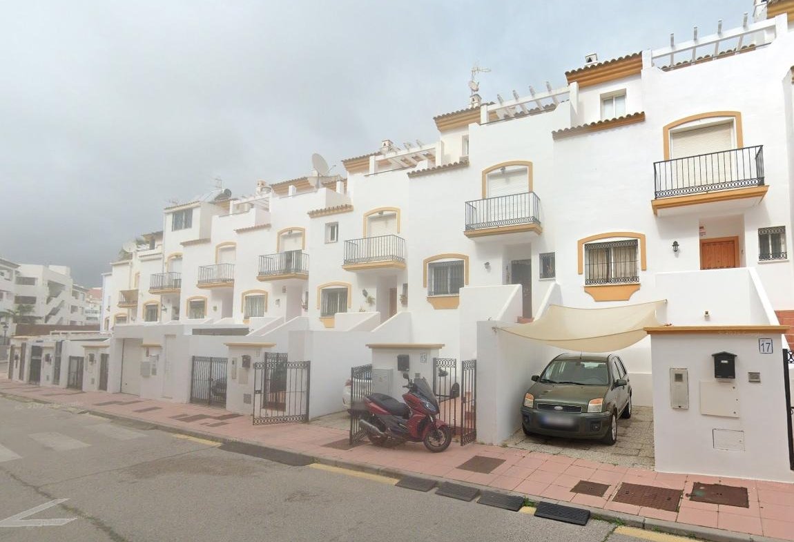 CHALET ADOSADO EN MANILVA