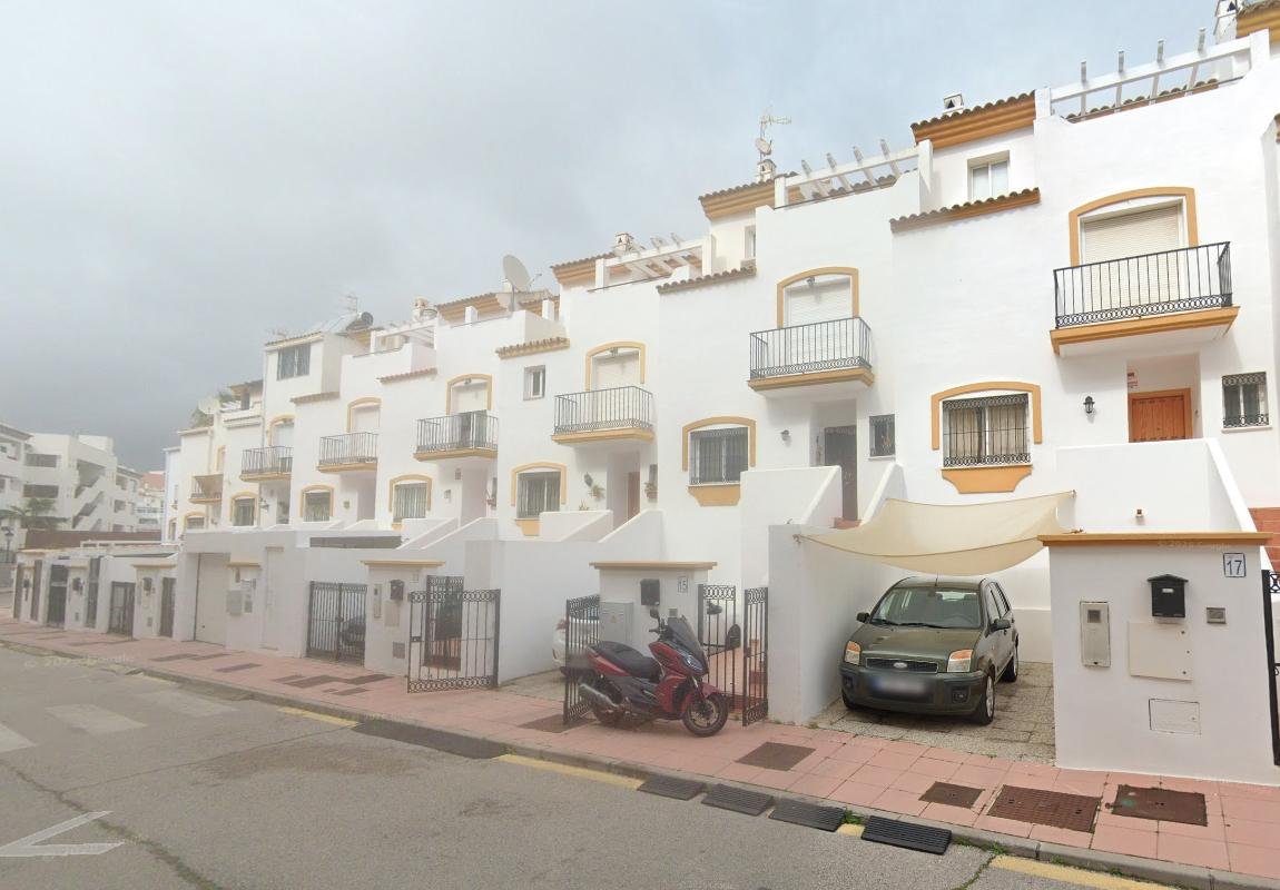 CHALET ADOSADO EN MANILVA