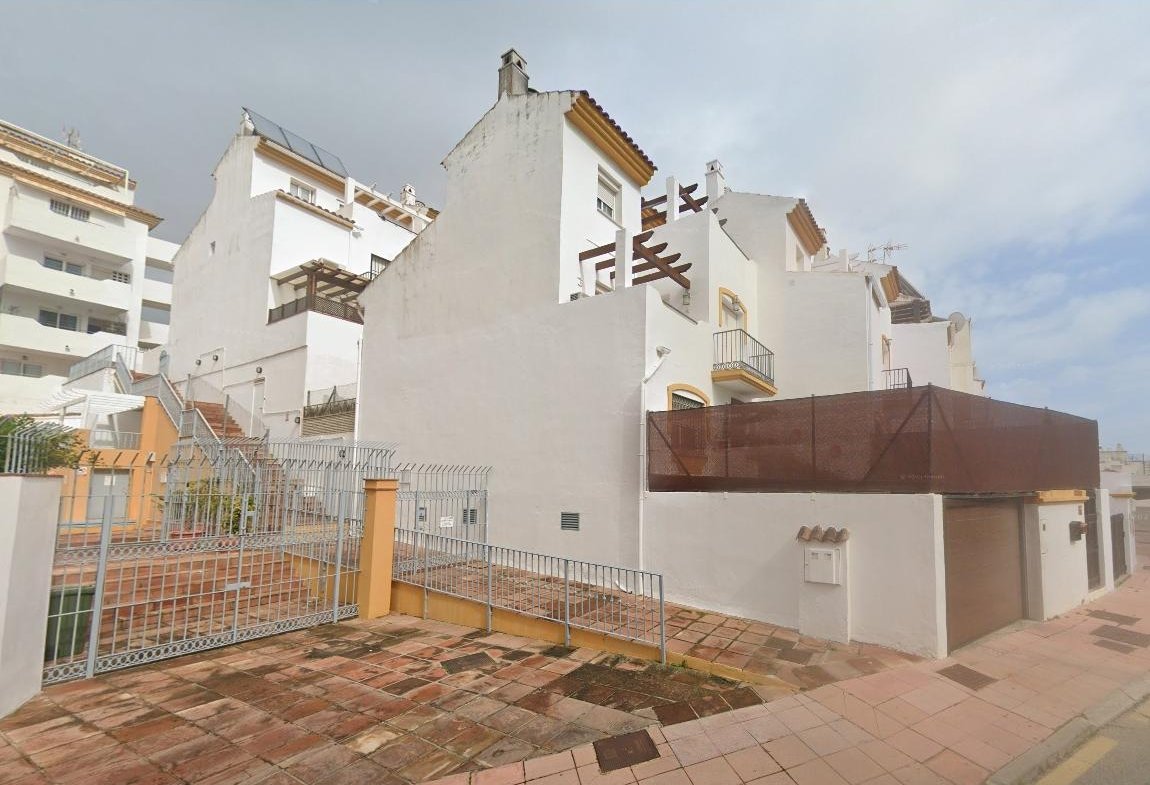 CHALET ADOSADO EN MANILVA