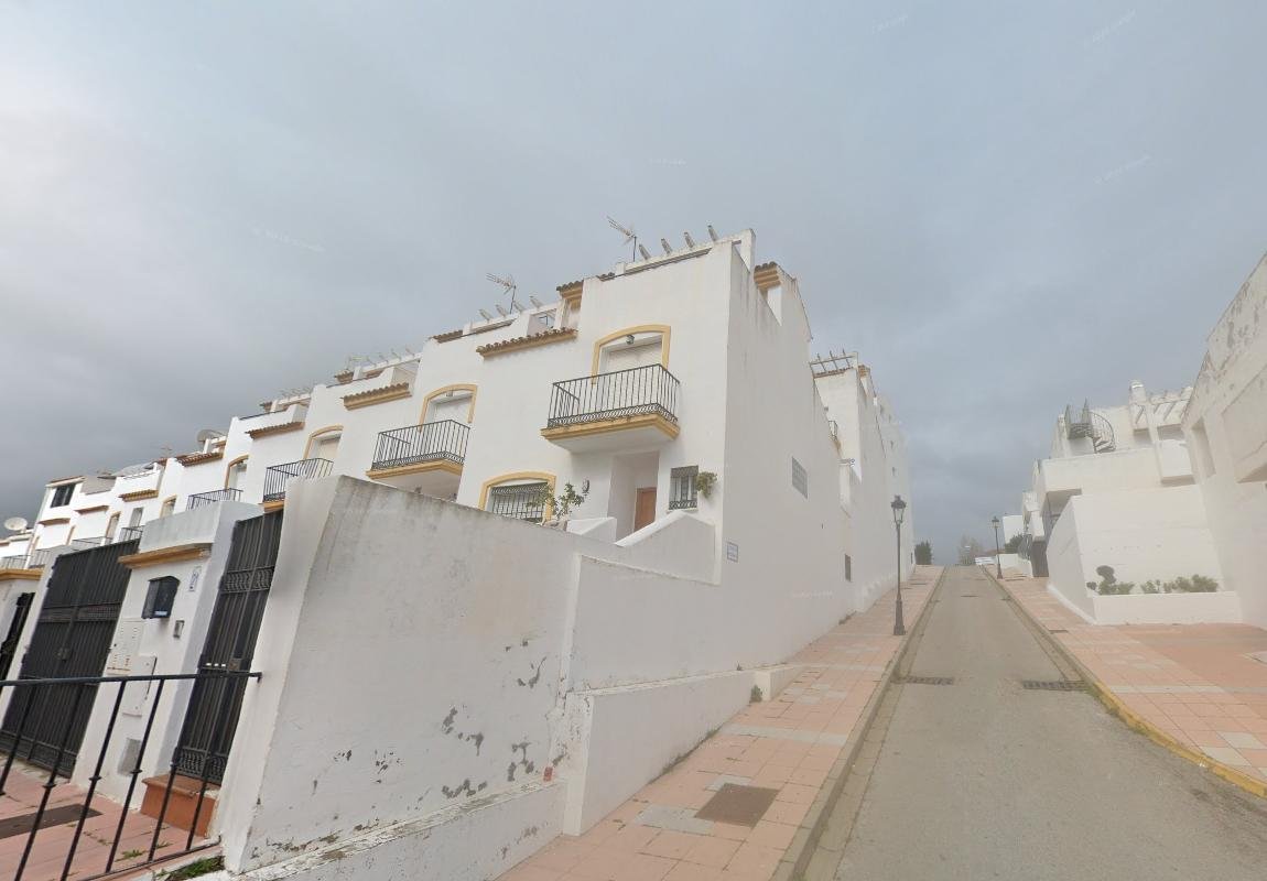CHALET ADOSADO EN MANILVA