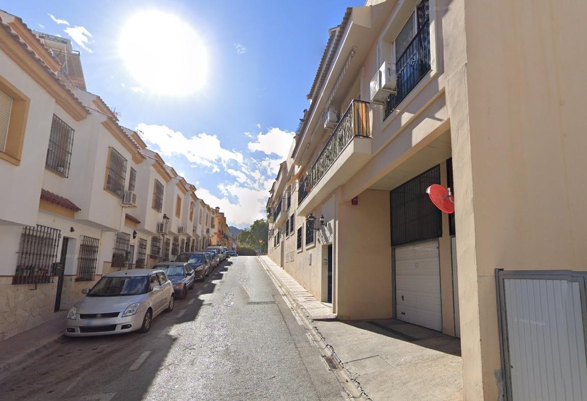 CHALET ADOSADO EN ALHAURIN DE LA TORRE, MALAGA