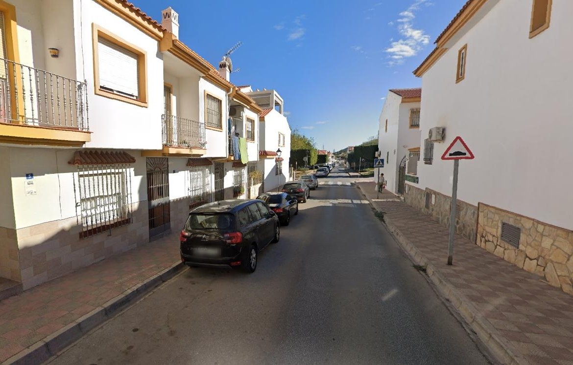 CHALET ADOSADO EN ALHAURIN DE LA TORRE, MALAGA