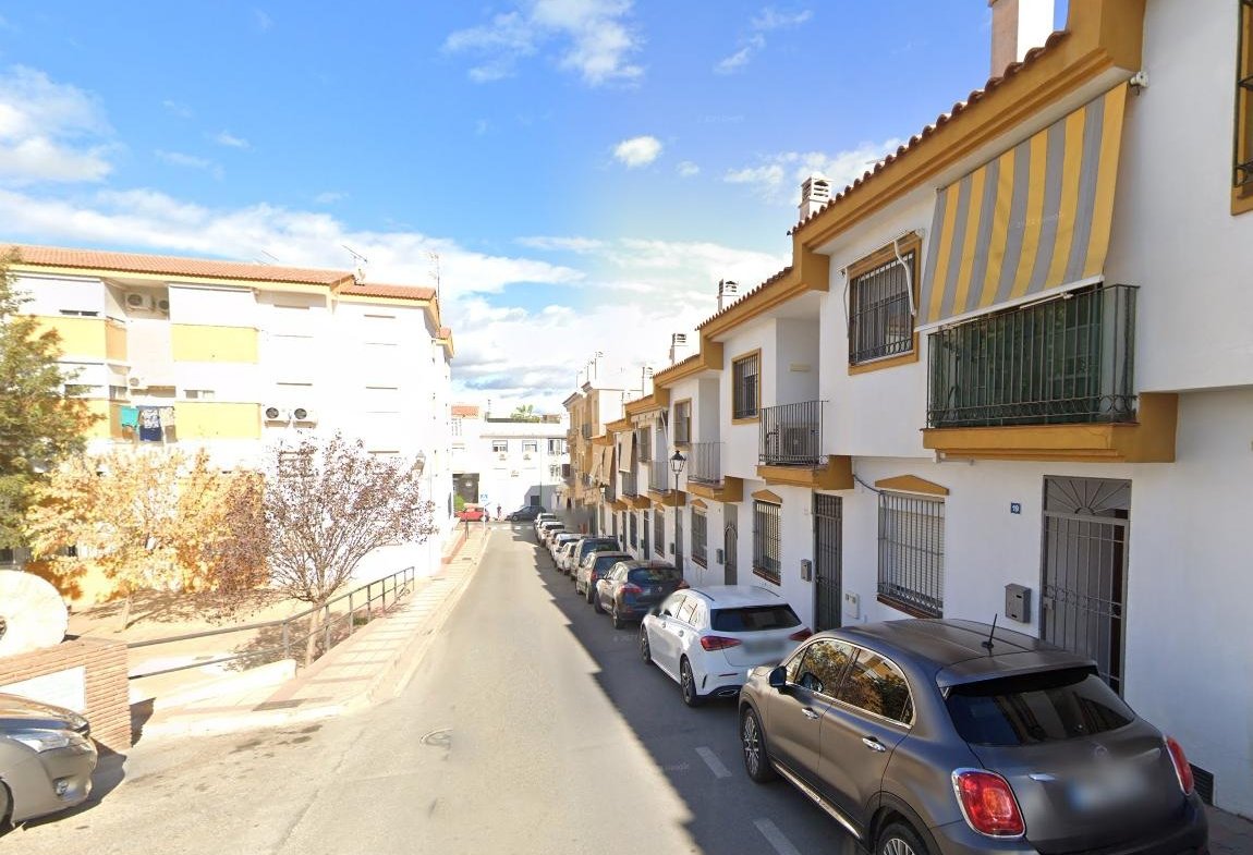 CHALET ADOSADO EN ALHAURIN DE LA TORRE, MALAGA