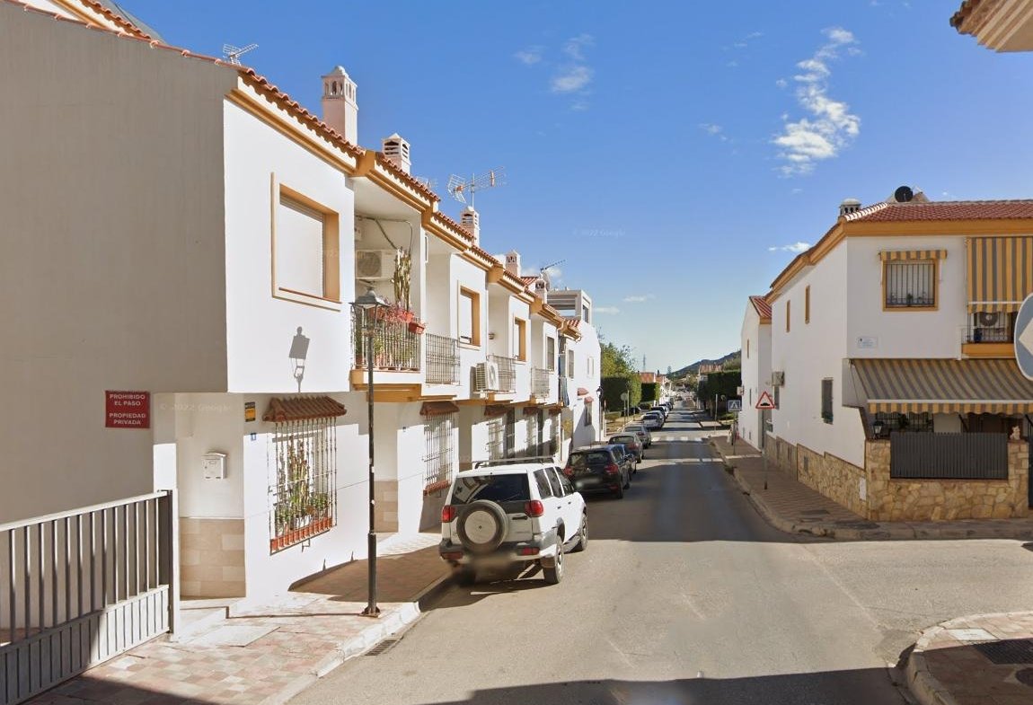 CHALET ADOSADO EN ALHAURIN DE LA TORRE, MALAGA