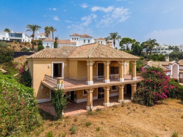 CHALET INDEPENDIENTE EN LA RESINA GOLF, ESTEPONA