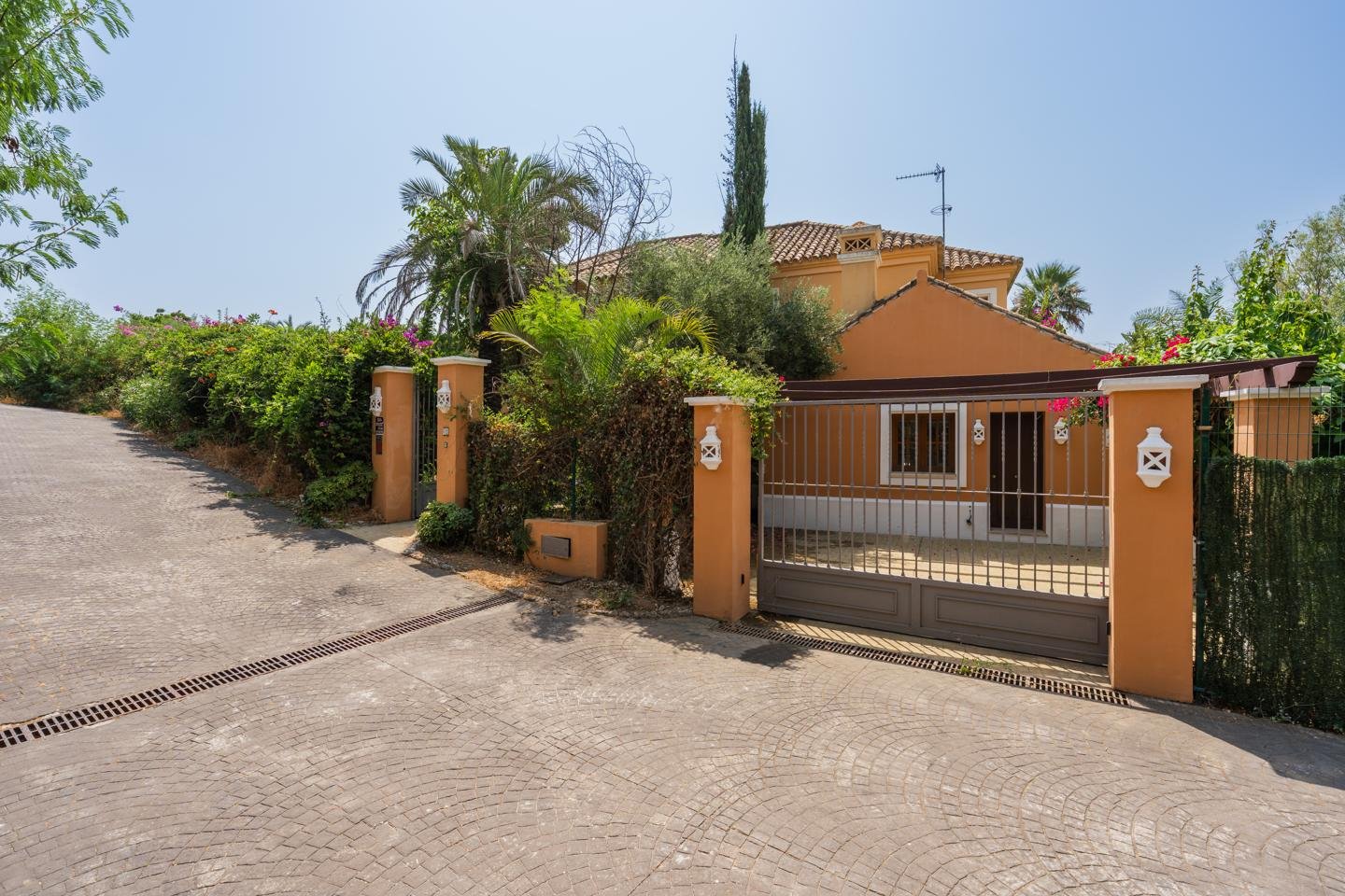 CHALET INDEPENDIENTE EN LA RESINA GOLF, ESTEPONA